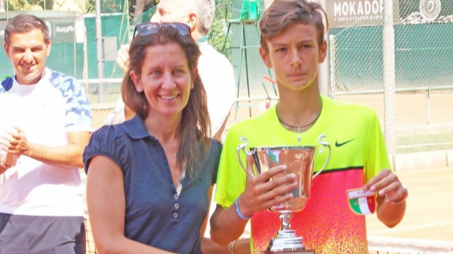 Tennis Club Faenza - finale campionato italiano under 13 - assessore Zivieri premia il vincitore Musetti-2