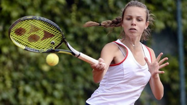 Jessica Pieri: classe e eleganza in un campo da tennis