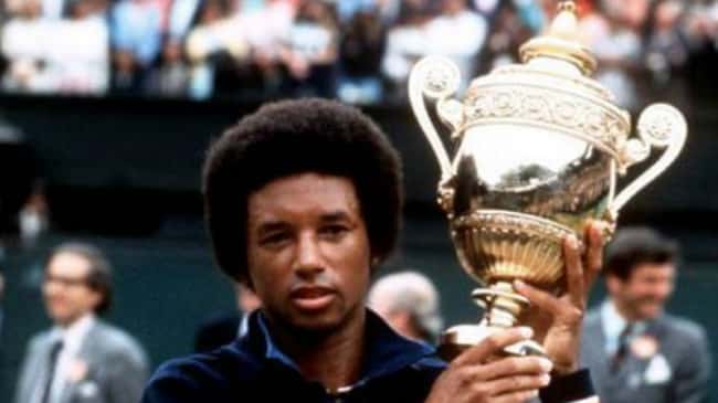 5 luglio 1975: Ashe trionfa e Wimbledon cambia colore