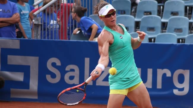 Stosur piega Schmiedlova e vola in finale