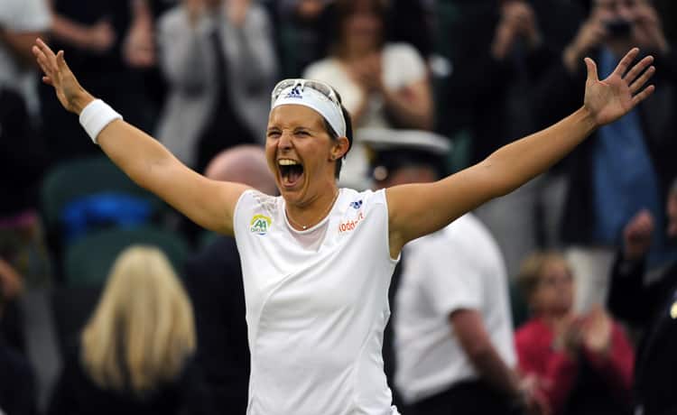 Kirsten Flipkens e il passante dietro alla schiena (VIDEO)