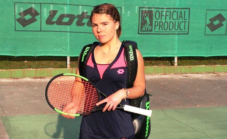 Sashka: drammi e desideri di una ragazza rifugiata che sogna il tennis