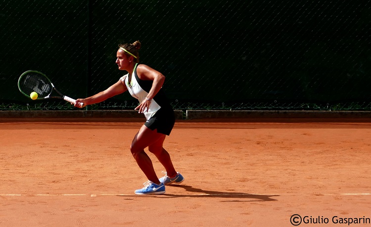 Eleni Kordolaimi: “the lack of sponsors shuts too many tennis dreams”