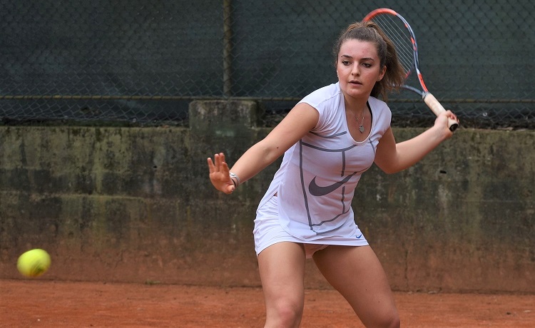 Le ragazze premiano il modello Junior Milano