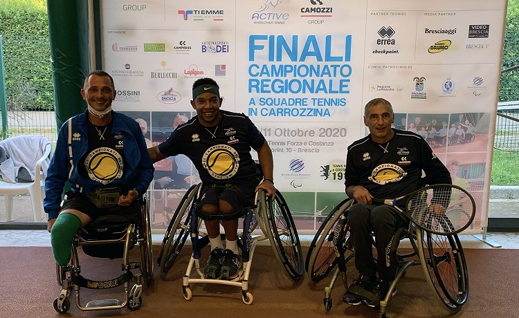 La formazione di Active Sport che ha conquistato la finale nei campionati regionali di tennis in carrozzina. Da sinistra: Alberto Saja, Edgar Scalvini e Ivano Boriva (capitano)