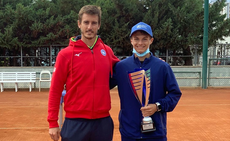 Daniel Bagnolini con il coach della MTA Lorenzo Frigerio. Al primo torneo insieme i due hanno subito centrato un titolo internazionale