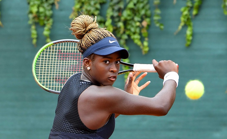 Tabacco fuori, è doppietta Perù in semifinale a Milano. Che lotte nel femminile: Eala salva, Ngounoue martella