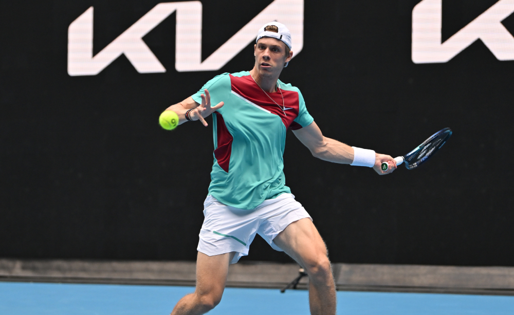 Dalla ragione al torto: Shapovalov accusa Bernardes e viene graziato