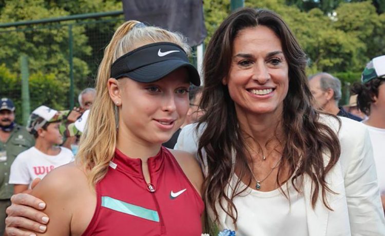 Brenda Fruhvirtova e Gabriela Sabatini - Foto Tucuman Lawn Tennis Club