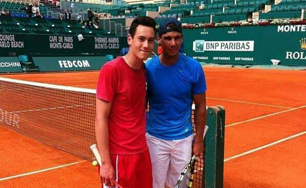 Un giovanissimo Mager con Rafael Nadal a Montecarlo