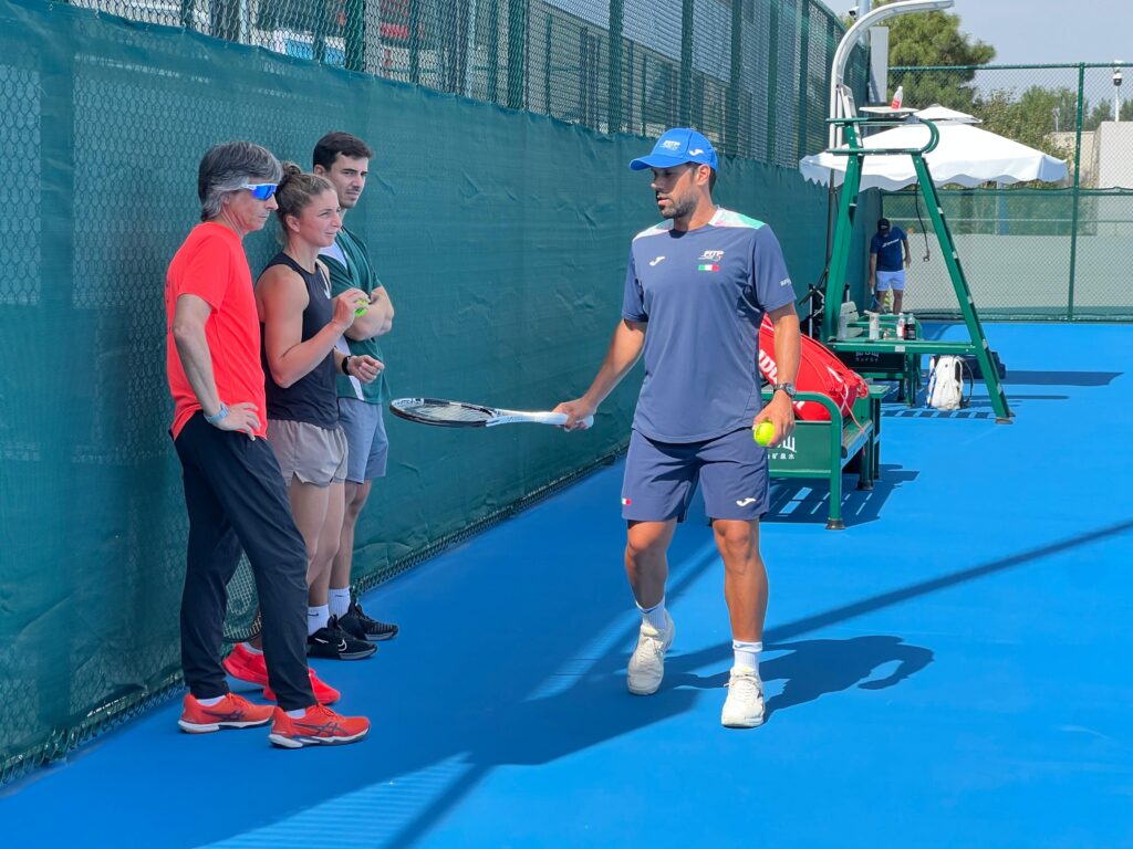 Danilo Pizzorno e Federico Gaio in campo con Jasmine Paolini a Pechino - Foto Spazio Tennis