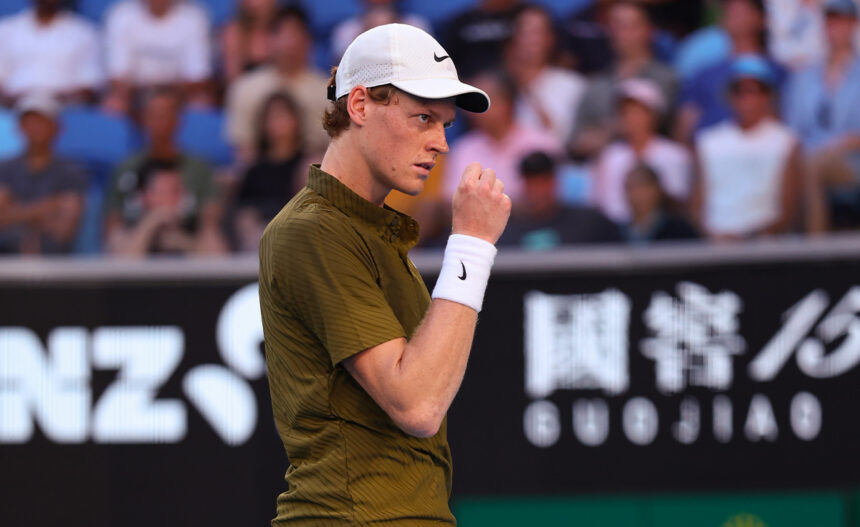 Jannik Sinner esulta al quarto turno dell'Australian Open 2026