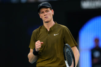 Jannik Sinner esulta all'Australian Open 2026