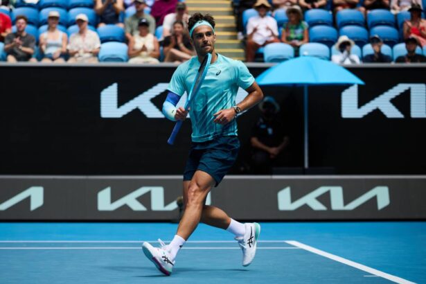 Lorenzo Musetti esulta all'Australian Open 2026