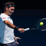 Roger Federer in campo a Melbourne