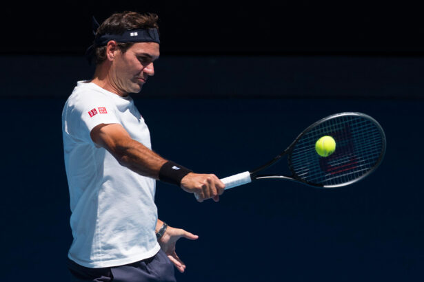 Roger Federer in campo a Melbourne