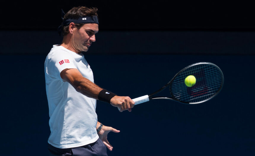 Roger Federer in campo a Melbourne