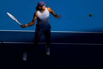 Iga Swiatek colpisce di dritto al Masters 1000 di Shanghai 2025