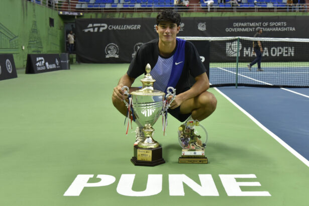 Federico Cinà con il trofeo del Challenger di Pune