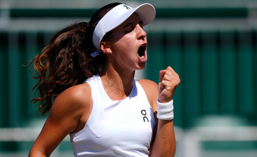 Julieta Pareja exulta dopo un punto a Wimbledon Junior 2025
