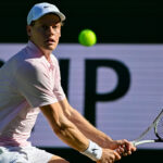 Jannik Sinner in azione a Indian Wells 2026