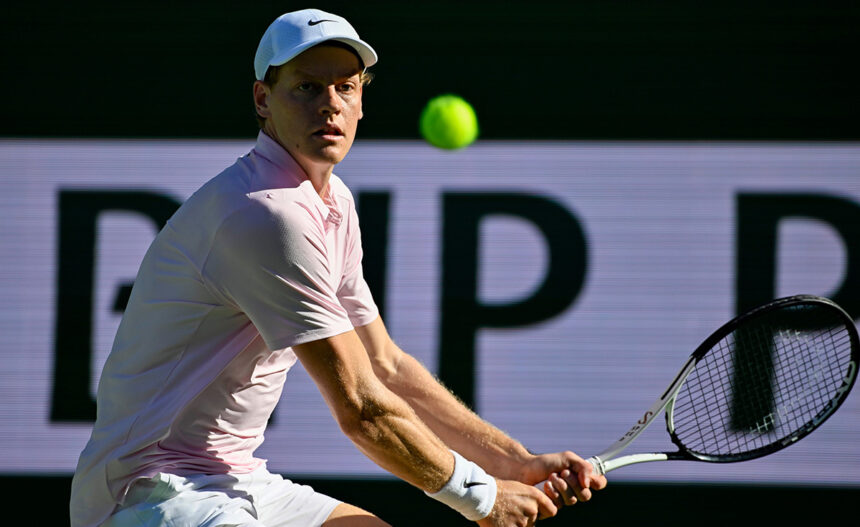 Jannik Sinner in azione a Indian Wells 2026