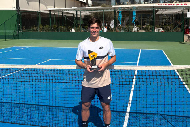 Lorenzo Angelini con il titolo del ITF M15 di Heraklion