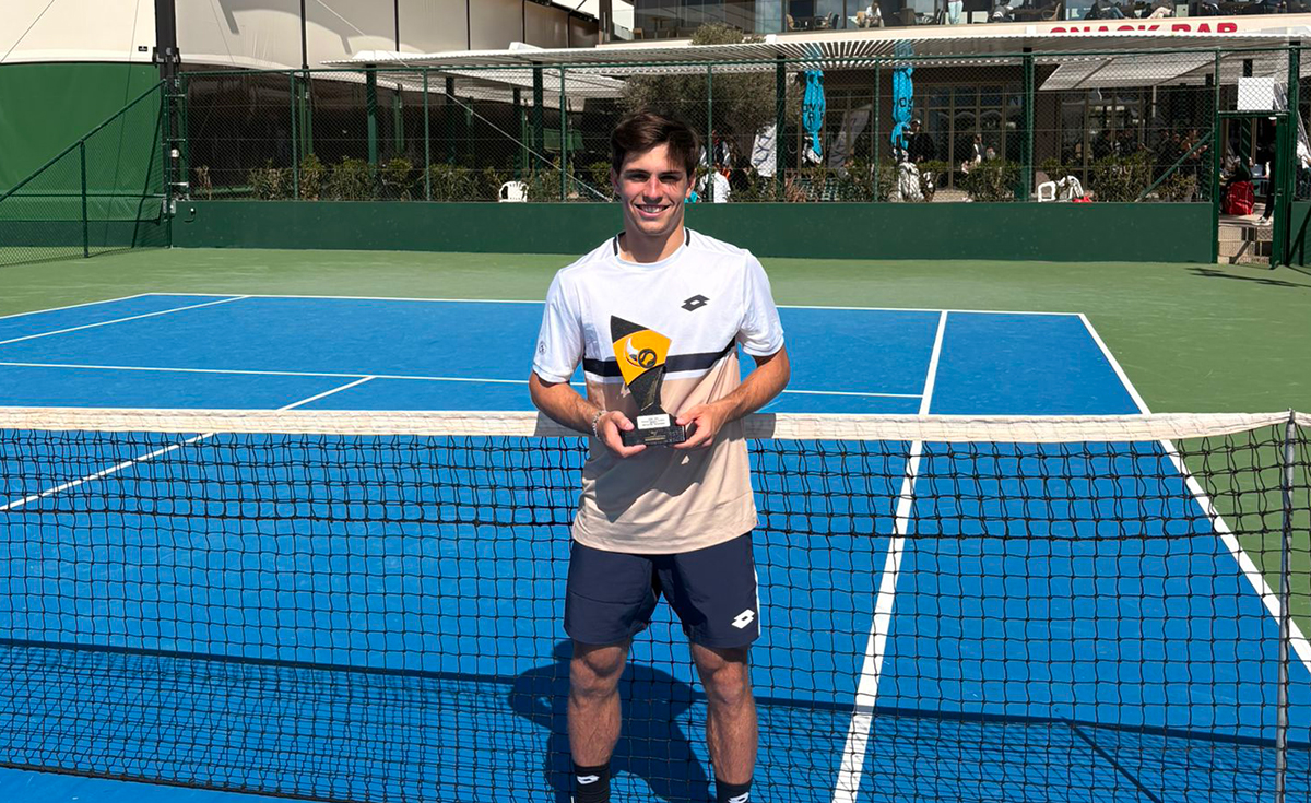 Lorenzo Angelini con il titolo del ITF M15 di Heraklion