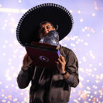 Flavio Cobolli con il trofeo dell'ATP 500 di Acapulco