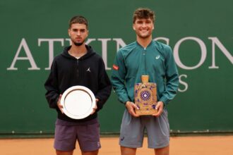 La premiazione dell'Atkinsons Monza Open 26, vinta dal belga Raphael Collignon (destra) contro il croato Dino Prizmic (foto Luigi Leonardi)