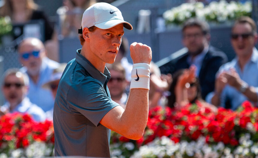 Jannik Sinner esulta al Masters 1000 di Madrid