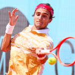 Mattia Bellucci colpisce il dritto al Masters 1000 di Madrid