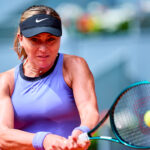 Paula Badosa con il rovescio al WTA 1000 di Madrid