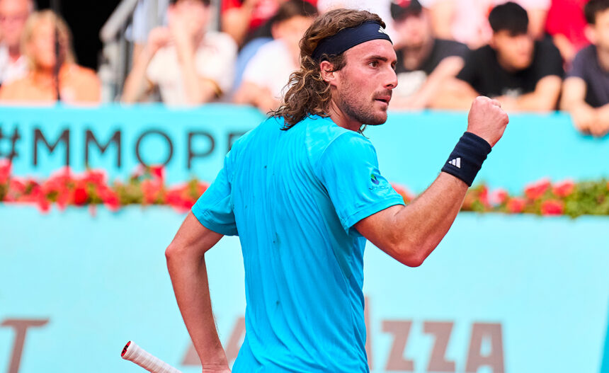 Stefanos Tsitsipas esulta dopo un punto al Masters 1000 di Madrid