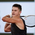 JJ Wolf con il rovescio al Roland Garros