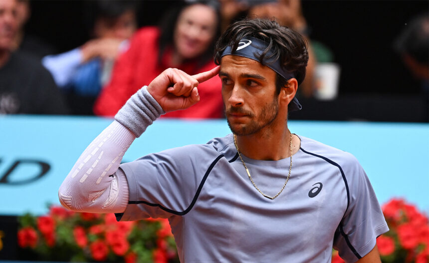 Lorenzo Musetti esulta a Madrid