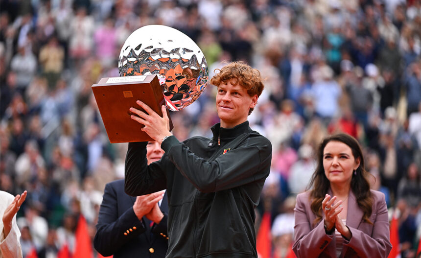 Jannik Sinner solleva il titolo a Montecarlo