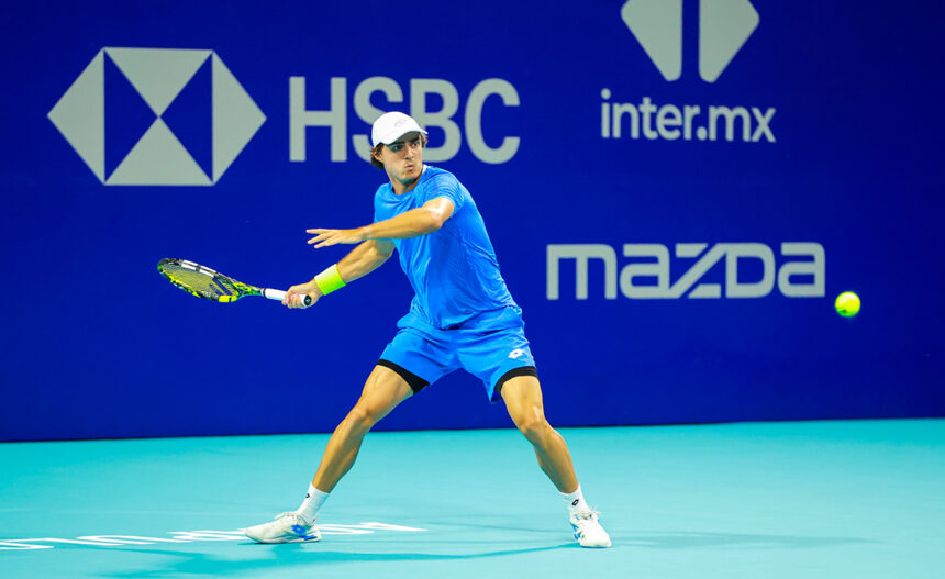Adam Walton con il dritto all'ATP 500 di Acapulco