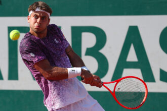 Flavio Cobolli con gol rovescio al Roland Garros 2026