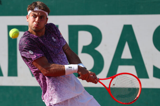 Flavio Cobolli con gol rovescio al Roland Garros 2026