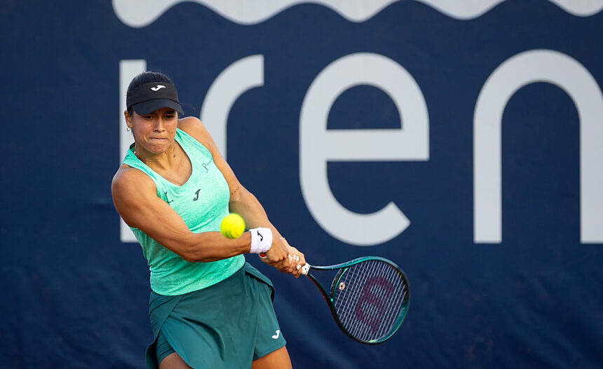 Jessica Bouzas Maneiro con il rovescio al WTA 125 di Parma