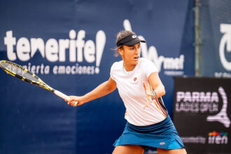 Marta Lombardini in azione con il dritto