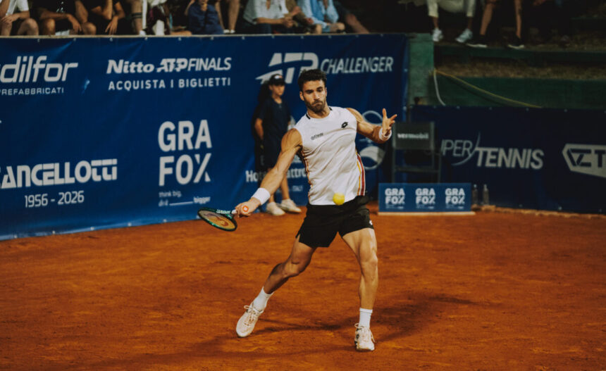 Andrea Pellegrino colpisce il dritto al Challenger di Perugia