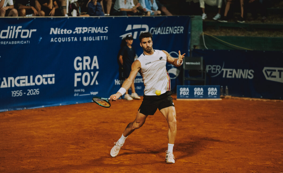 Andrea Pellegrino colpisce il dritto al Challenger di Perugia