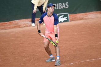 Nicolas Mejia nelle qualificazioni del Roland Garros 2023