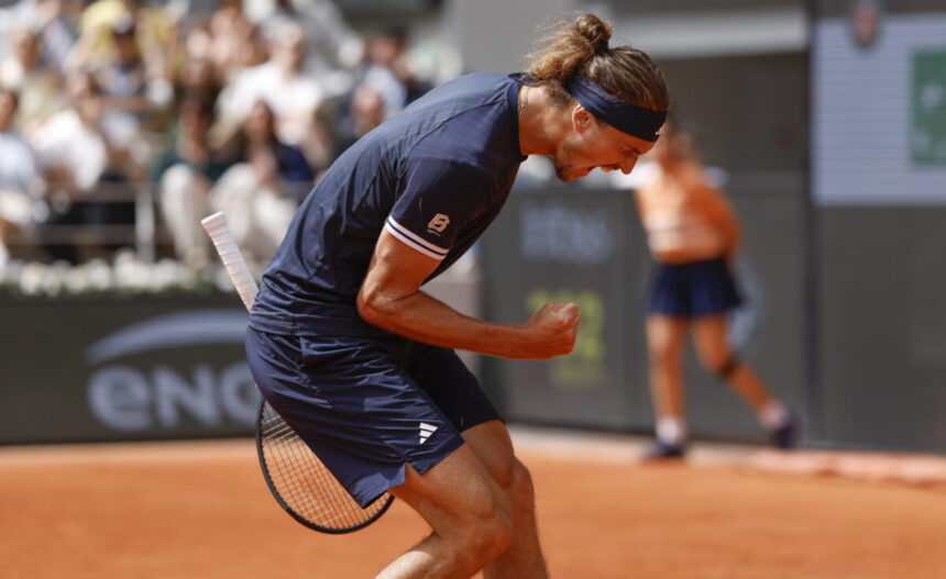 Alexander Zverev esulta al Roland Garros 2026