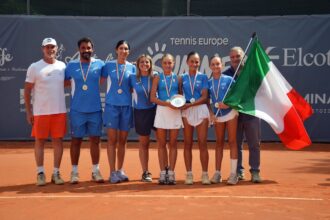 La nazionale italiana under 12 femminile, premiata per aver conquistato la Final Eight della Summer Cup by Dunlop (foto Mariagiulia Cristinelli)