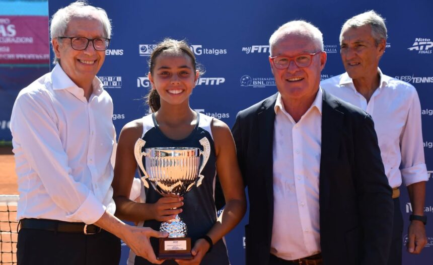 Olivia Conticello durante la premiazione dei Campionati Italiani Under 14