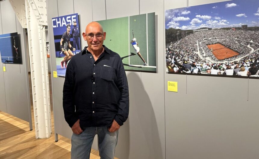 Ray Giubilo alla sua mostra 'Flying Racquets' a Trieste